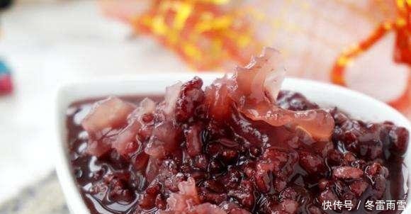 「出水」银耳和“它”天生一对,早晚喝一碗,补水养颜,助你喝出水润肌肤!