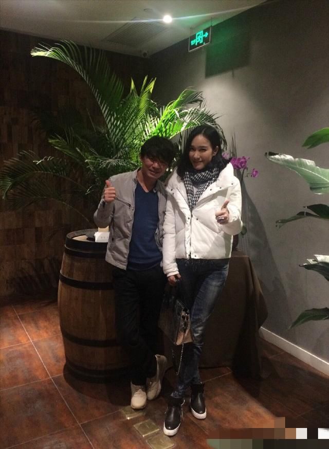 网传王宝强新欢身份大揭秘，微博发文常喊“宝宝”网友：看好你俩