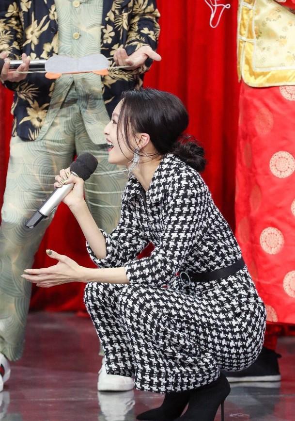 张韶涵只不过穿了一条连体裤, 身高从158秒变178, 气场全开