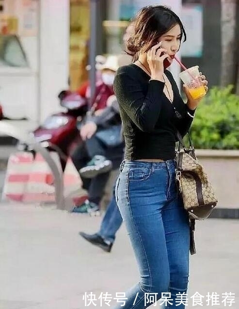 『美女』街拍美女图片,温文尔雅谁人不爱?回头率很高