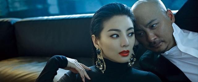 耿直妞炫富却圈粉无数，回应“毯霸”让人无法反驳，真性情招人爱