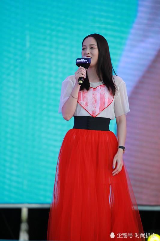 陈乔恩到底胖了多少？穿赵薇同款纱裙，39岁的她让人认不出