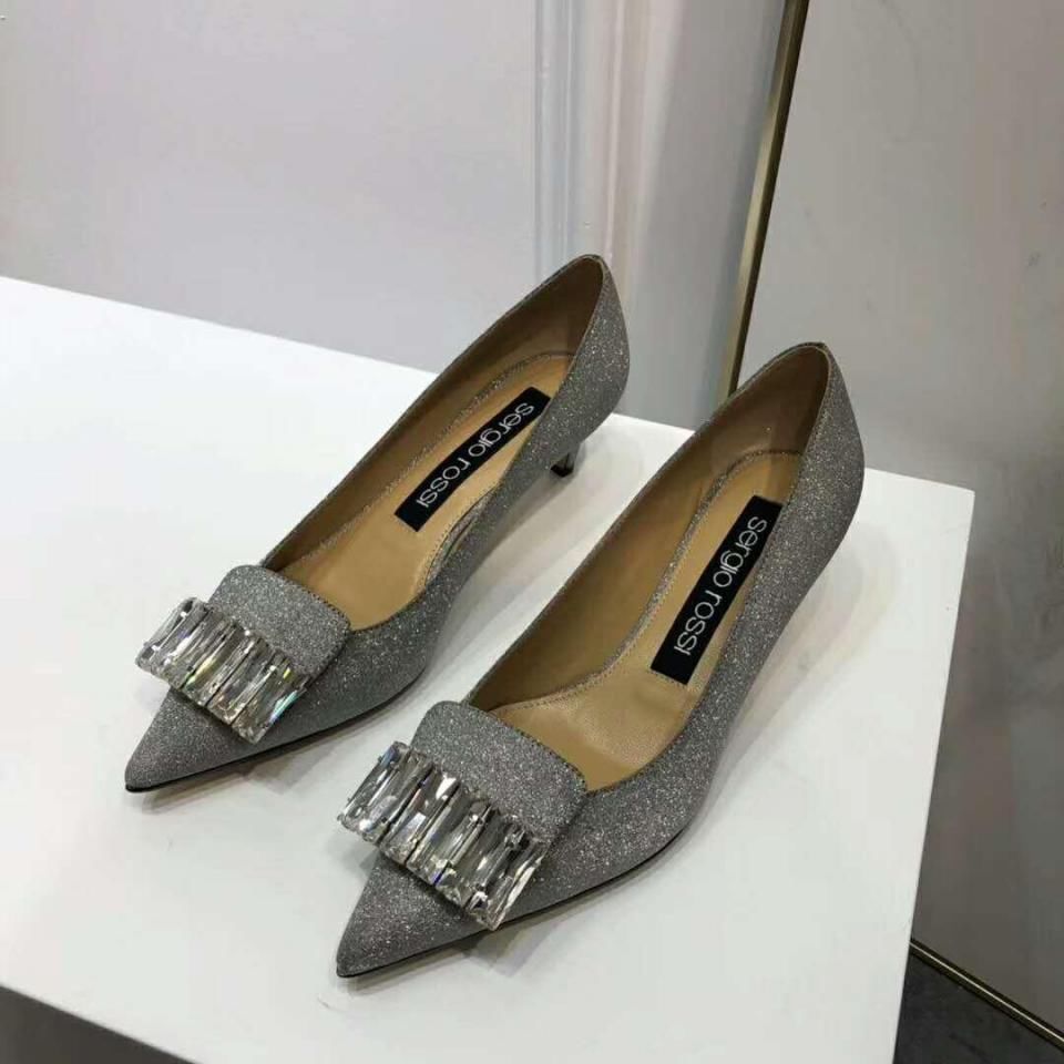 干货:初秋女生应该人手一双的高跟鞋，不点进来绝对后悔