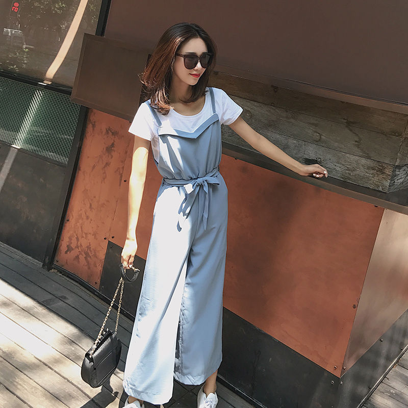 穿连体裤上厕所不方便?今年却火的一塌糊涂，露出大白腿超美嫩