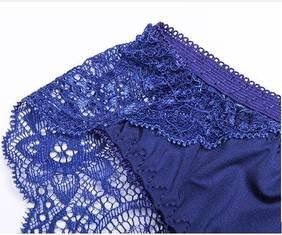 难怪老婆把文胸都扔了，现在女人都流行“前扣式”，性感更方便