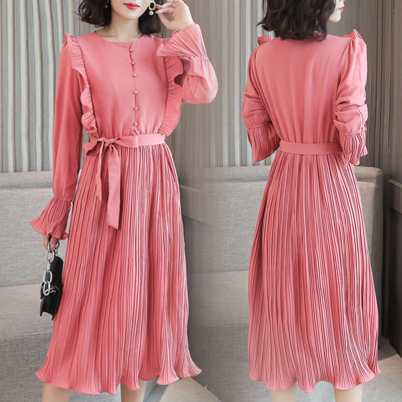 身材微胖的女人，少穿打底裤!瞧瞧下图女人，穿洋气秋裙，美嫩极