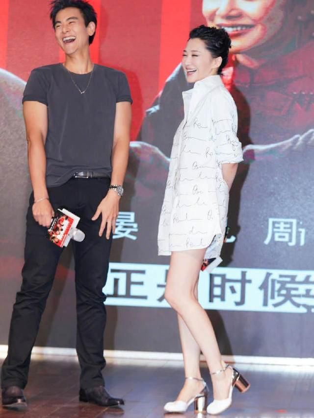 49岁许晴厉害了，皮裤穿到吊裆裤，轻松驾驭9套个性穿搭！