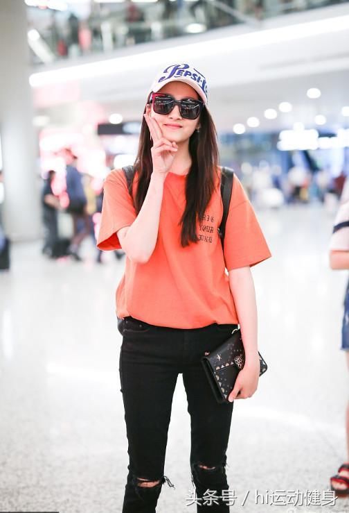 杨紫分手后竟然瘦了这么多，机场照小腿细的让人心疼