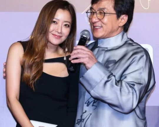 威尼斯人官网:5年前范冰冰和成龙酒桌下的小动作意外曝光 威尼斯人官网:5年前范冰冰和成龙酒桌下的小动作意外曝光