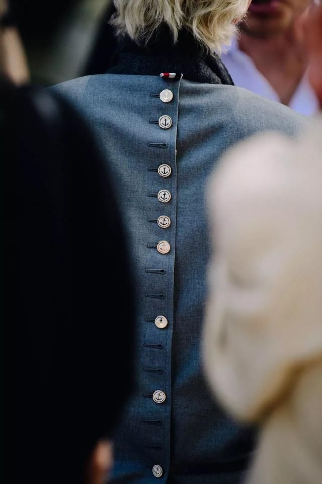 你会不会因为一颗扣子买下一件衣服?