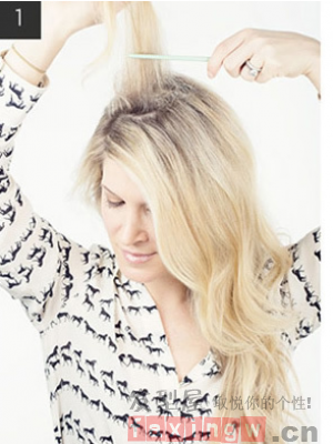 轻松教你扎出气质鱼骨辫 松散慵懒更显女神气质