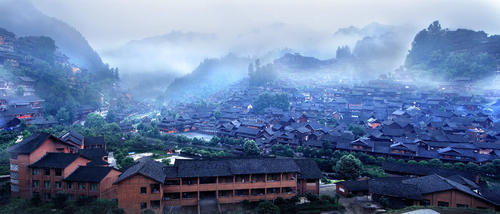 中国这个县被央视评为“全国十大最好玩的地方”,短裙苗族是特色