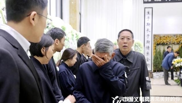  #谢高华#饮水思源寄哀思 义乌市民冒雨驱车百公里送别谢高华