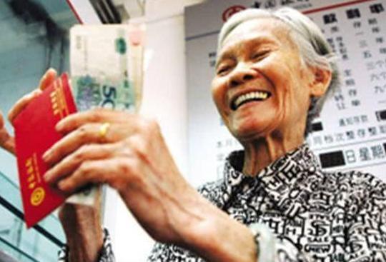 企业退休人员有福了！1680元养老补贴即将到账，不知道亏大了