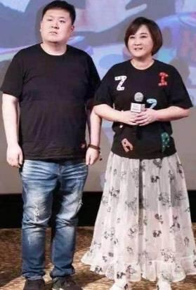 当140斤的贾玲和90斤的张小斐同穿裙子，网友:瞬间不想减肥了!