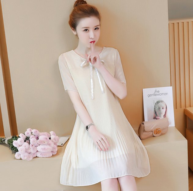 女人展现迷人的身姿，就是穿上紧身包臀裙的时候