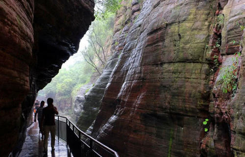 洛阳这个峡谷被称“世界一绝”，奇特现象连专家都无法做出解释！