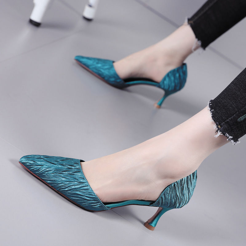 女人多面，出门在外，高跟鞋穿得是气场也是态度，轻奢精致