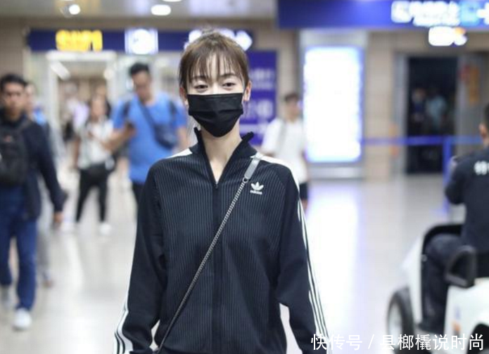 吴谨言有多瘦短裤都穿不满，松松垮垮！