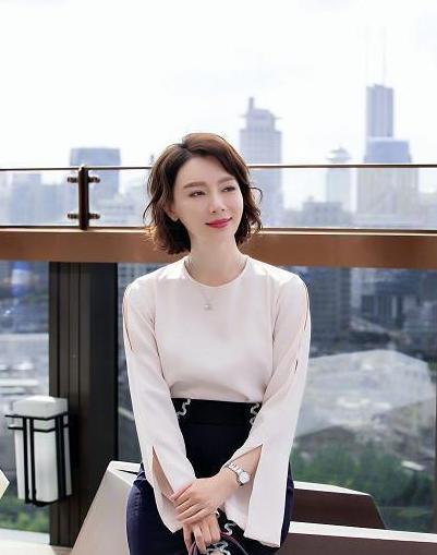 王菲袁泉是越老越有味道! 淡色系穿衣让她们处颜值巅峰, 青春不老