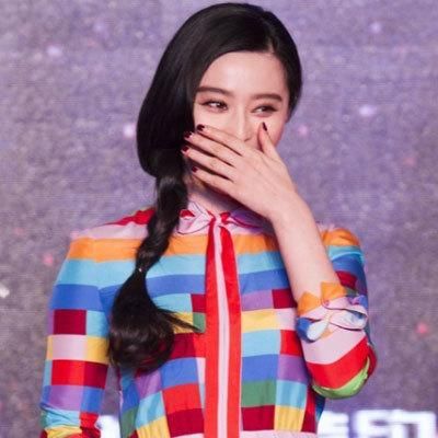 冯小刚开撕李晨！骂其“捡垃圾”！范冰冰八字回应！网友：精彩！