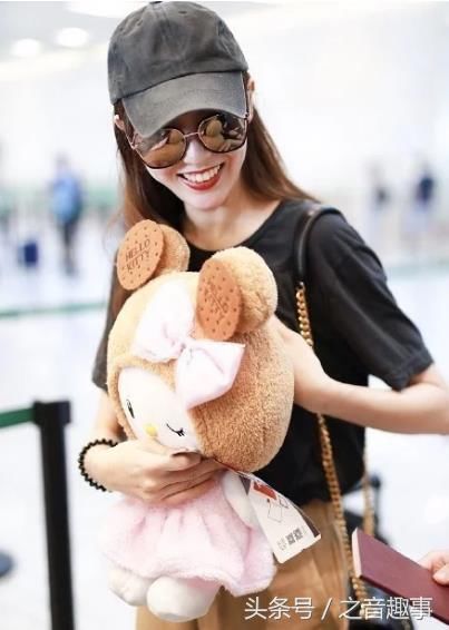 唐嫣，颜值身高衣品大长腿她都有，看这几张就知道为什么吸引人呢