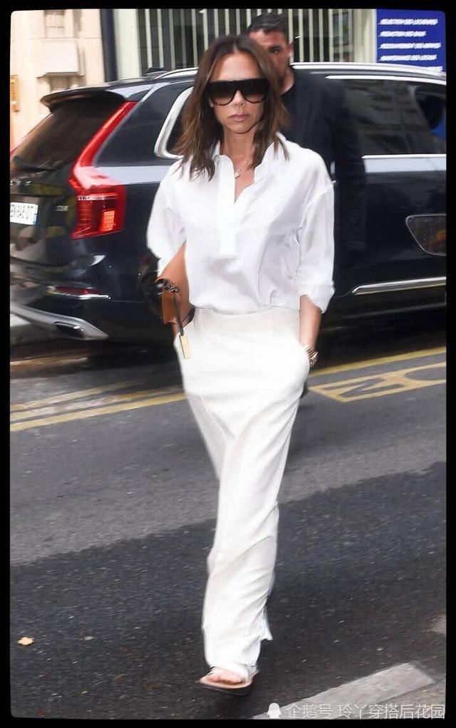 看到贝嫂维多利亚的这身裙子，网友:我不厚道地笑了!