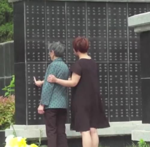  找到@81岁的妹妹，横跨千里，在烈士墙上找到自己哥哥的名字