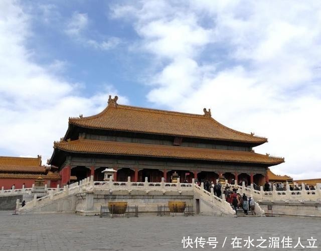 游客去故宫旅游,为啥没有看到一棵树?导游说出实情