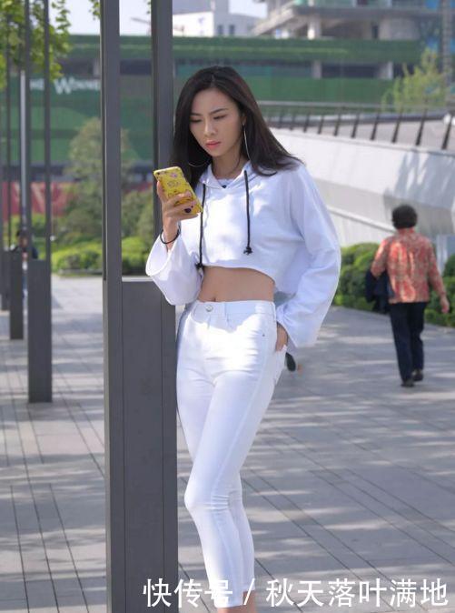 # 黑色#哪一个更好看呢！，街拍黑白裤美女