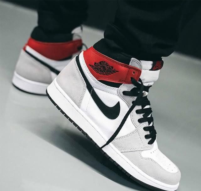 进化版:黑白灰的高级搭配还不够看,进化版高级配色AJ1来袭,这次mid还是输了