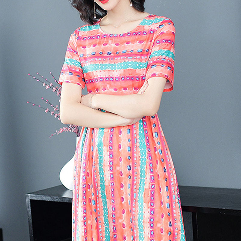 偷偷告诉你，三四十岁女人三伏天一定要这样穿，清新迷人更有魅力