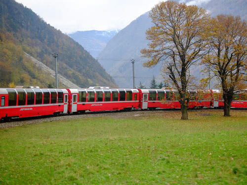 世界上最慢的火车,比我国高铁慢10倍,乘客却嫌太快