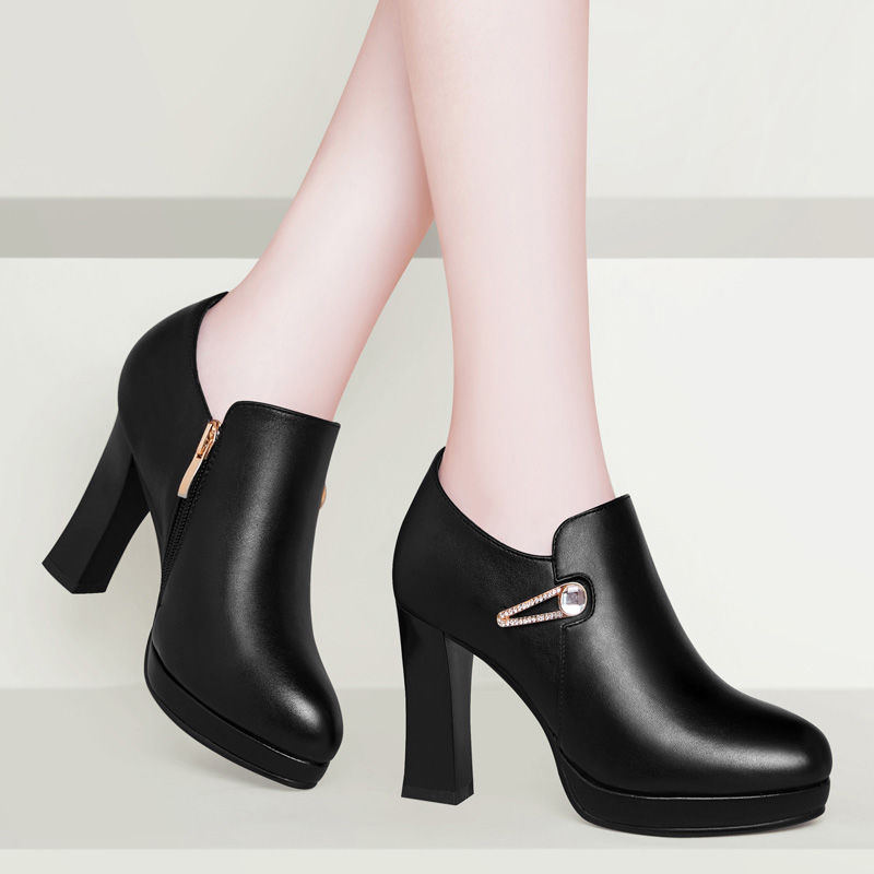 秋天了，如果你50岁，一定要试试“工作鞋”，性感洋气又迷人