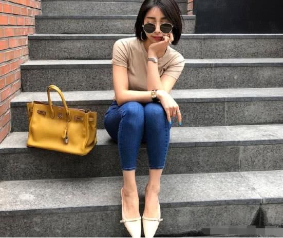 不挑身材的牛仔裤，让女人优美的曲线更显唯美，让人难以忘记