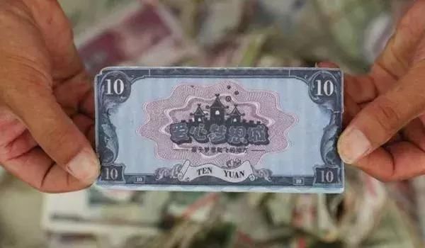 骗局又双叒翻新!女孩接“快递”电话后，支付宝的7万突然消失了