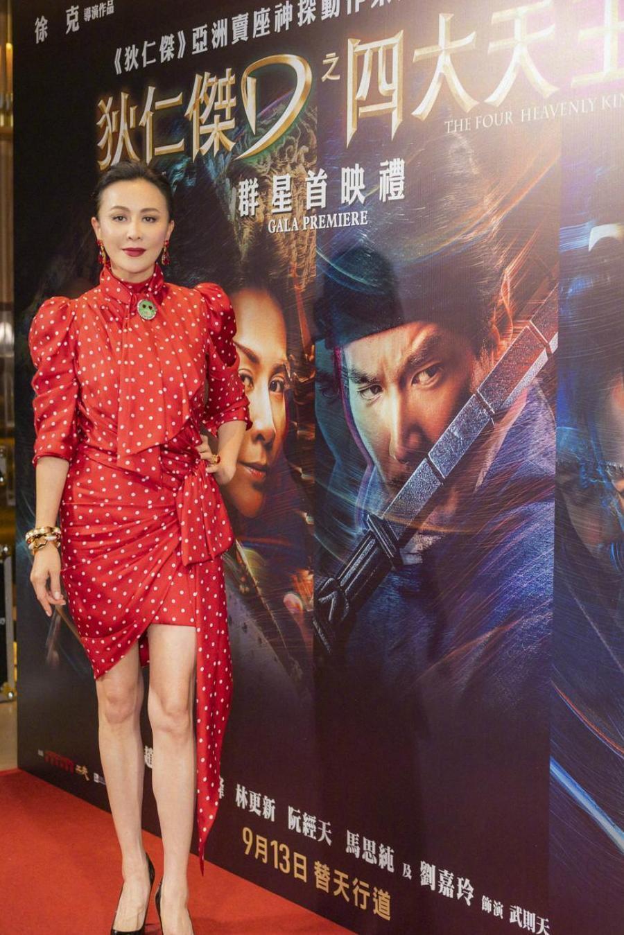 刘嘉玲终于穿与年龄相符的穿搭, 可依旧减龄不止10岁, 网友: 服了