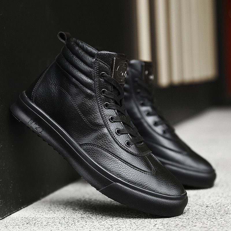 凉鞋可以冷藏了，今年未上先火的马丁靴提早，女人见了直呼:太帅