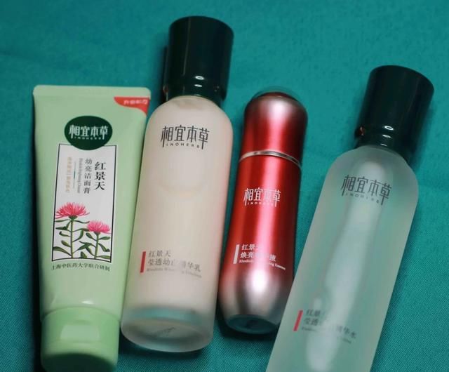  也能够起到：适合干皮秋季用的国货水乳,滋润保湿效果好,还有抗老功效!