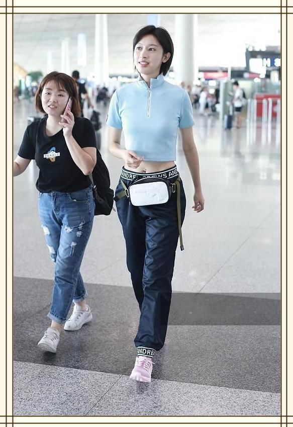 当张俪与李沁同穿露脐装，才知道马甲线和小蛮腰的差距有多大！