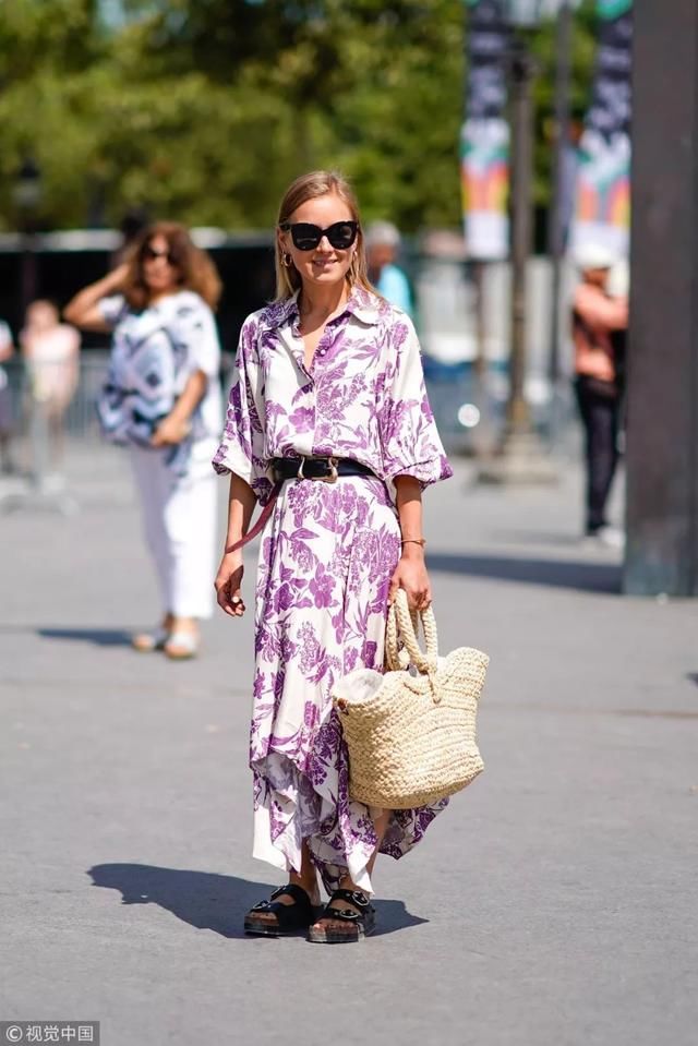 今年最流行的连衣裙穿法，就是加条腰带?