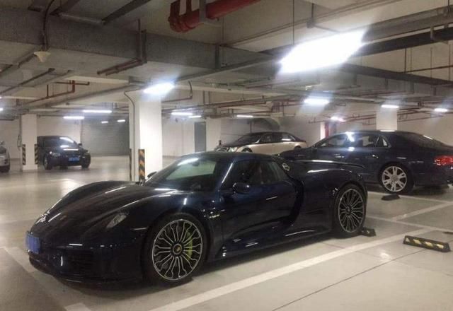 王思聪为啥从不在朋友圈晒豪车？网友真相了：那是土鳖才会干的事