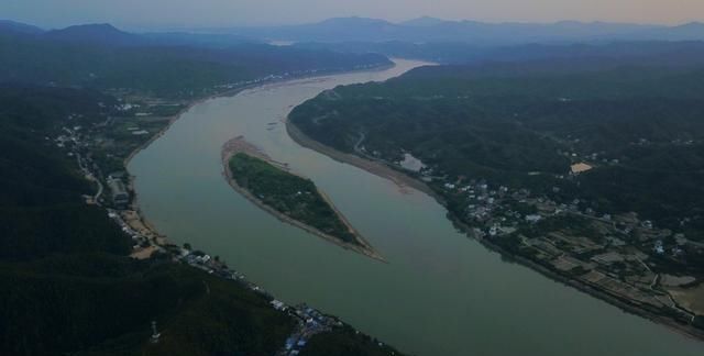  钓法■底浮钓法钓草鱼，又一“神奇”钓法