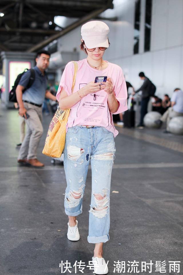 马伊琍不过是穿了件粉色T恤，一下子就嫩回24岁，文章也太赚了！