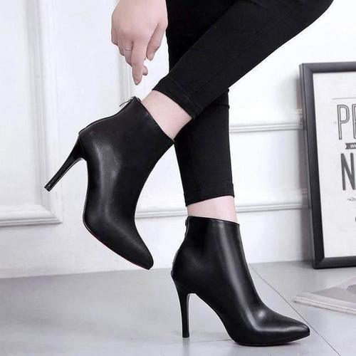 刘若英现身纽约街头, 47岁打扮的像个小姑娘, 脚上的鞋真个性