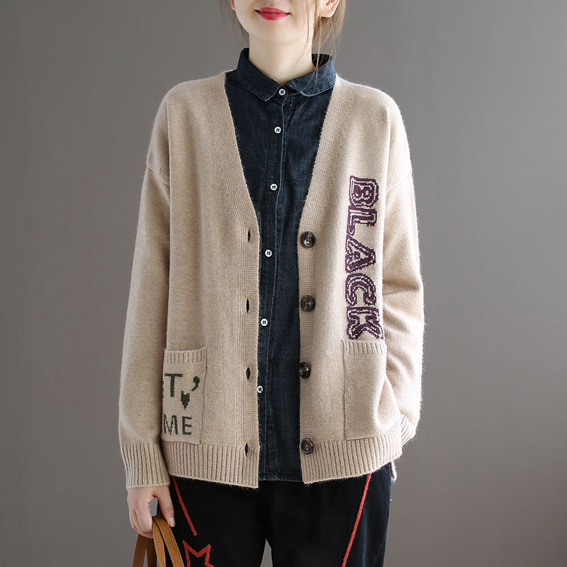 天!本以为小衫+长裤流行，没想到!9月竟火了“薄外套”，真美