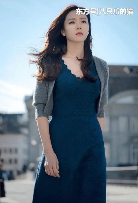  #万能#穿搭秘籍，30岁女生如何穿出气质？从明星穿搭入手，教你万能技