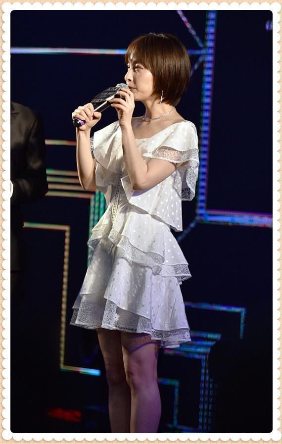 陈妍希是35岁，吴昕也是35岁，可同穿小白裙，差距竟如此尴尬？