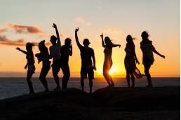 新一轮党政机构改革中，党政机关的工勤人员如何安置