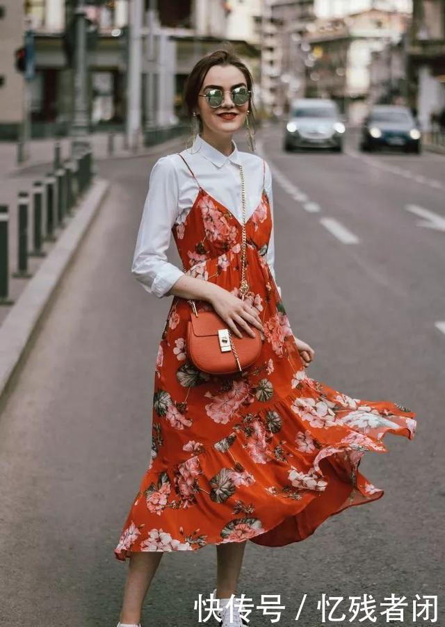  [开满]三月流行“开满花的衣服”，把春意盎然穿身上，与大自然融为一体